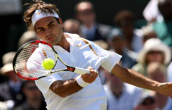 费德勒爆冷击败巴黎圣日耳曼，势不可挡引爆全场！